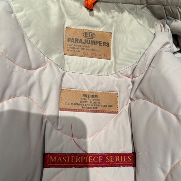 Parajumper - Picture 5 of 6